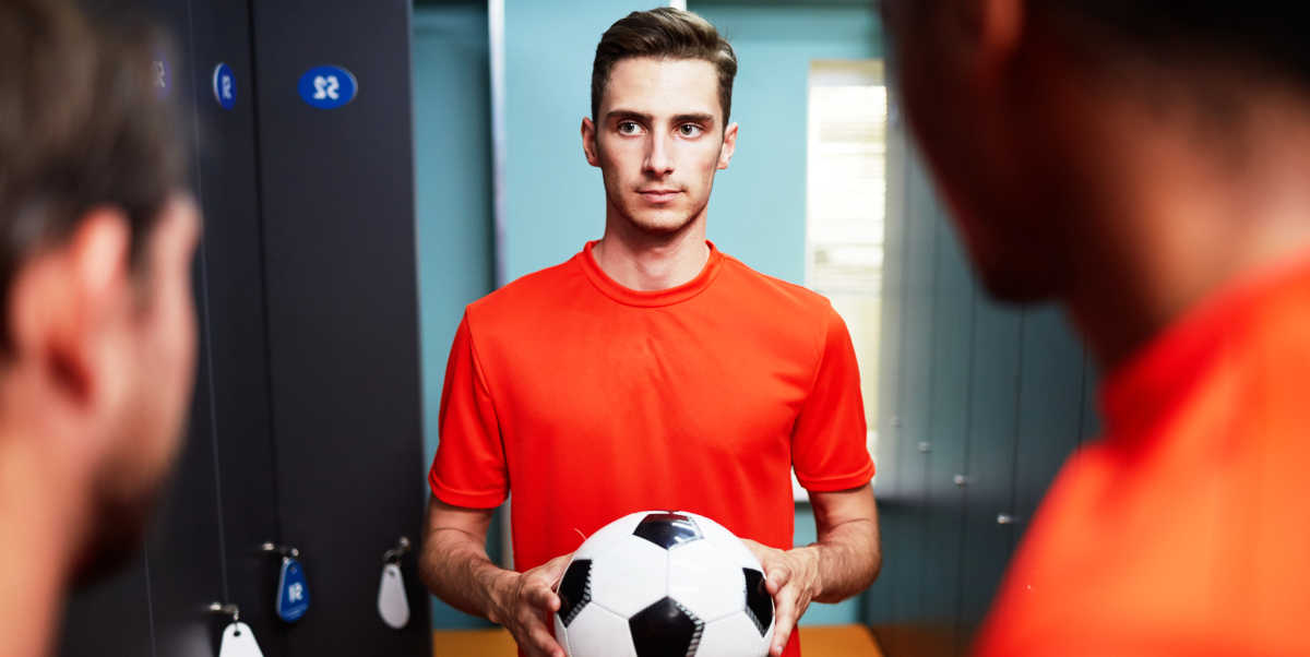 Was nehmen Fußballer vor einem Spiel ein