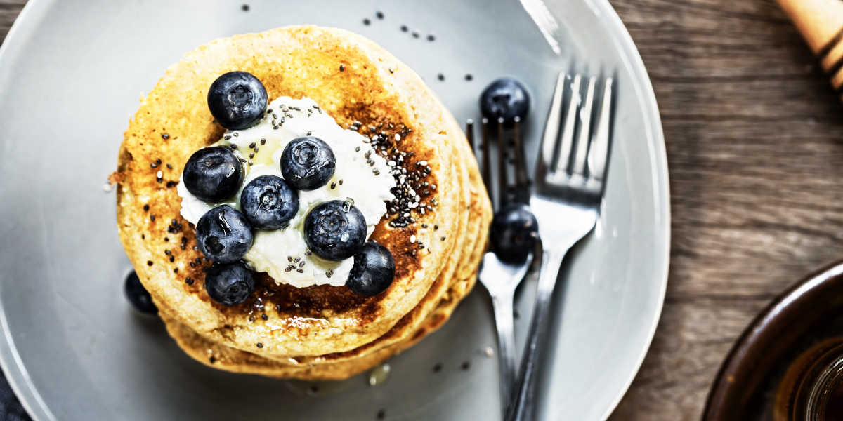 Haferflocken-Pfannkuchen mit Obst Haferflocken-Pfannkuchen mit Obst
