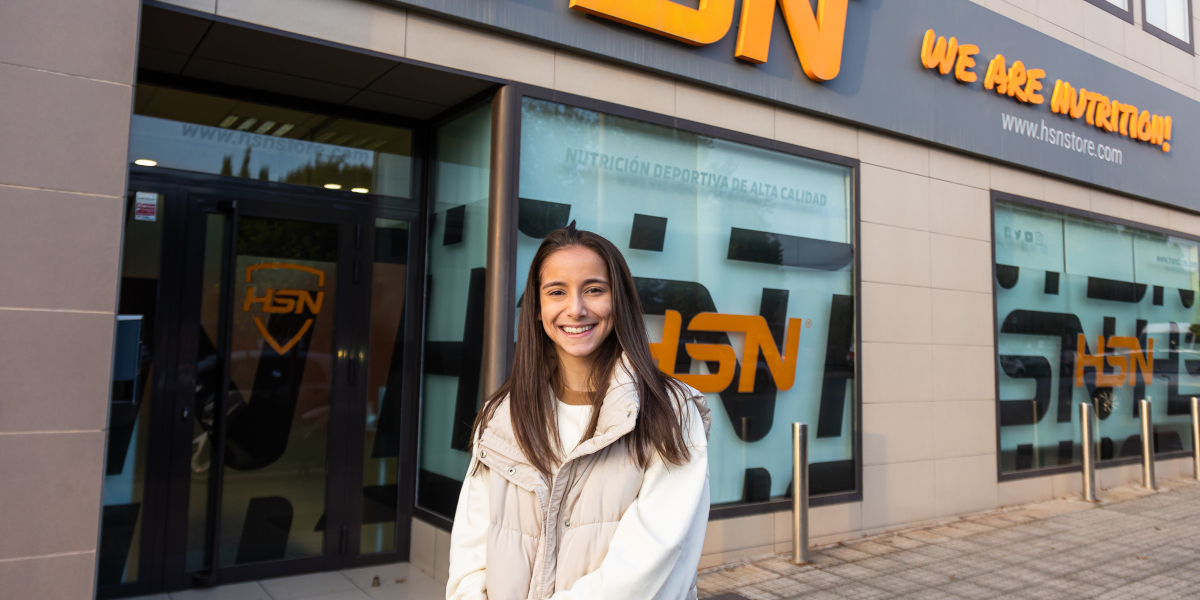 Adriana Cerezo in den HSN-Einrichtungen