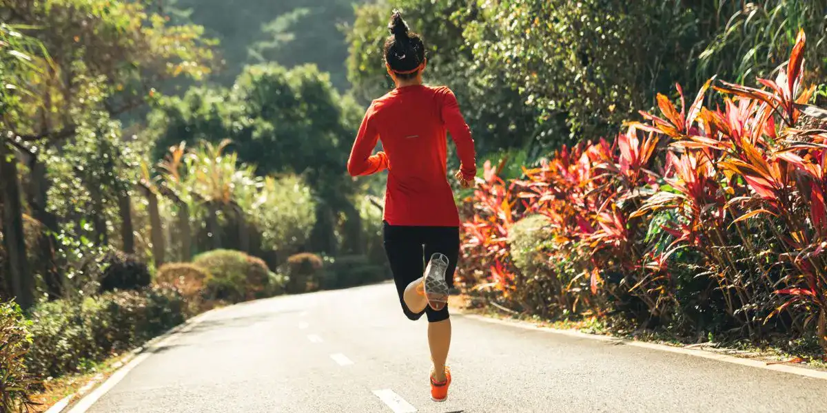 Dynamisches Dehnen und anschließendes Laufen