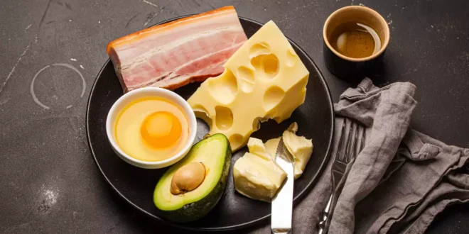 Ketogene Diät (Keto): Der komplette wissenschaftliche Leitfaden Ketogene Diät (Keto): Der komplette wissenschaftliche Leitfaden