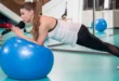10 beste Bauchmuskelübungen mit dem Fitball