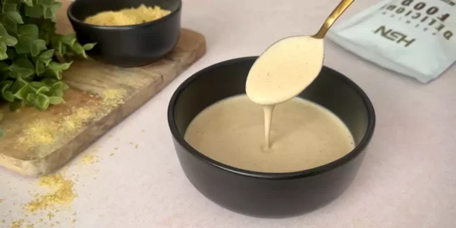 Keto-Béchamelsauce: cremig, ohne Mehl und kohlenhydratarm Keto-Béchamelsauce: cremig, ohne Mehl und kohlenhydratarm