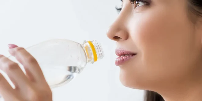 Trinken während des Essens kann schlecht sein Trinken während des Essens kann schlecht sein