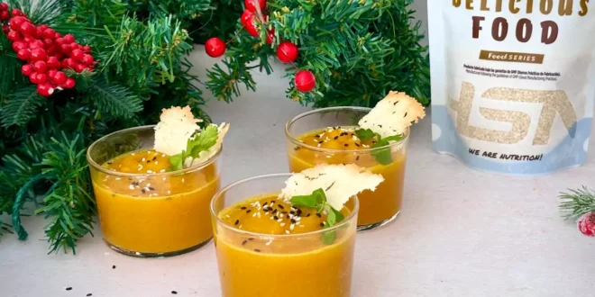Weihnachtliche Kürbis-Shots mit Knusprigem Parmesan Weihnachtliche Kürbis-Shots mit Knusprigem Parmesan