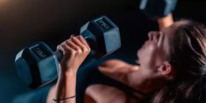 10er-Routine mit Kurzhanteln für die Brust – für alle Levels