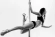 Pole Dance: Verbessert die Flexibilität und verbrennt Kalorien