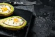 Gefüllte Avocados mit Lachs und Ei