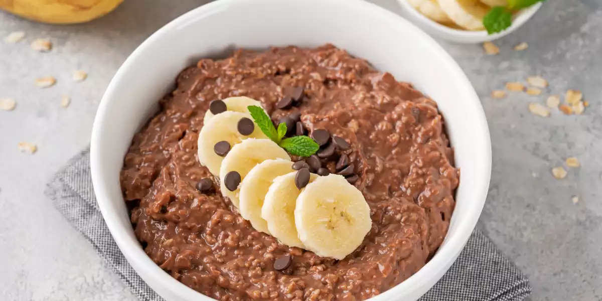 Hafer-Porridge im Haselnuss-Pralinen-Style Hafer-Porridge im Haselnuss-Pralinen-Style