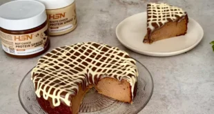 Protein-Käsekuchen mit Schokolade und Haselnüssen