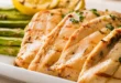Hähnchenbrust mit Zitrone und gegrilltem grünem Spargel