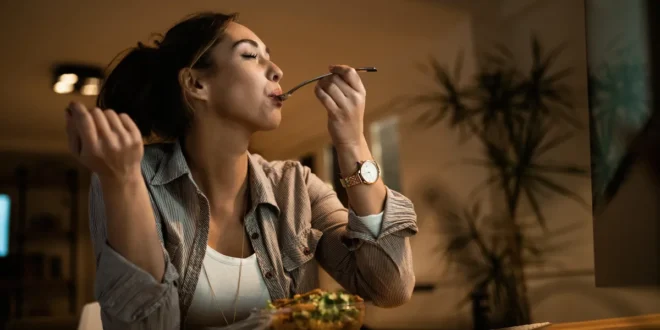 Mindful Eating: Die Kunst, mit allen fünf Sinnen zu essen Mindful Eating: Die Kunst, mit allen fünf Sinnen zu essen